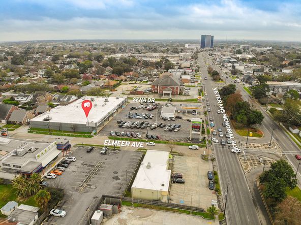 ±10,025 SF Endcap Suite in Sena Mall Shopping Center: 1111 Veterans Memorial Blvd, Metairie, LA 70005